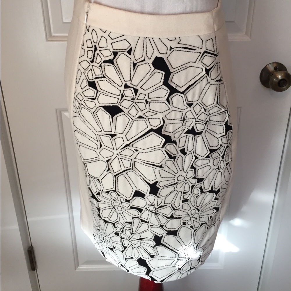 PER SE SKIRT PENCIL CREAM BLACK FLORAL PANELS Size 2